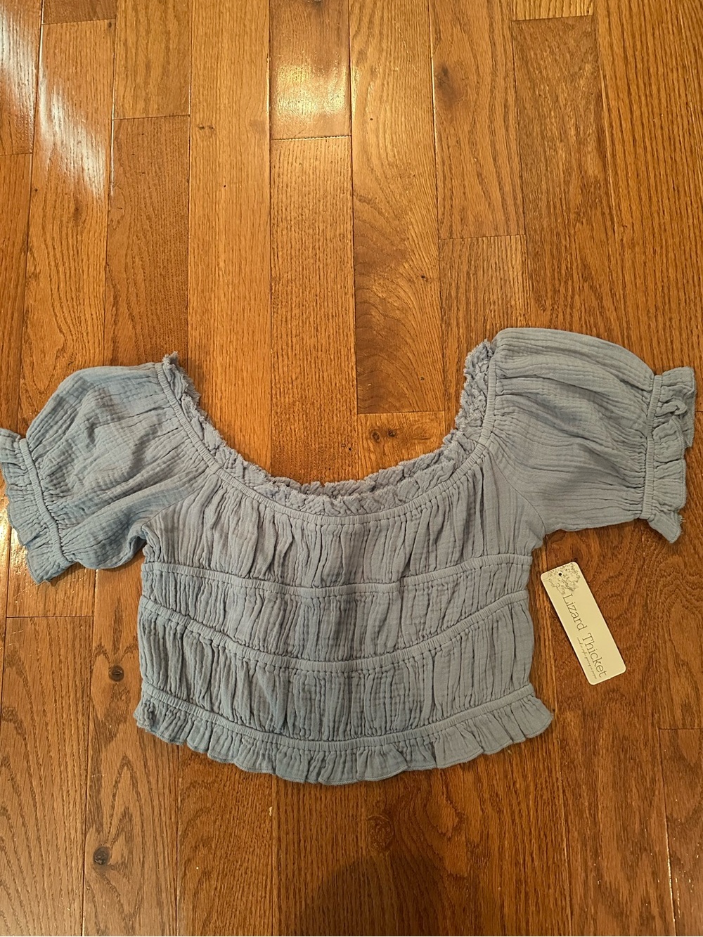 NWT boutique blue short sleeve crop top size medium